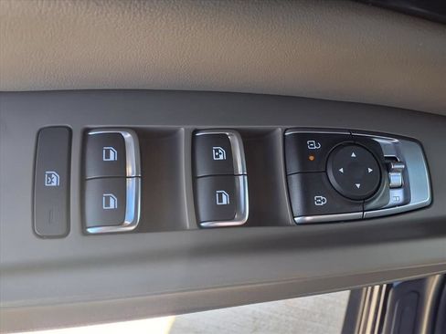 Used 2026 Kia Carnival FWD image 11