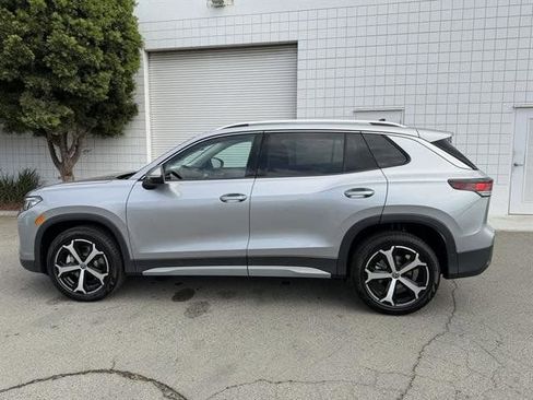 New 2025 Volkswagen Tiguan SE image 3