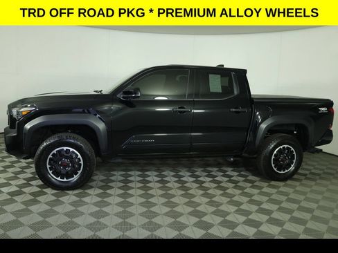 Used 2025 Toyota Tacoma TRD Off-Road AWD/4WD image 6