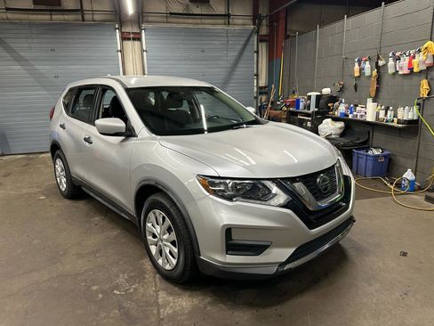 Used 2018 Nissan Rogue S FWD image 3