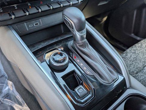 Used 2024 Chevrolet Colorado ZR2 w/ Technology Package image 19