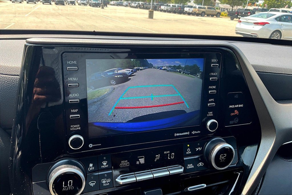 Used 2021 Toyota Highlander LE AWD/4WD image 20