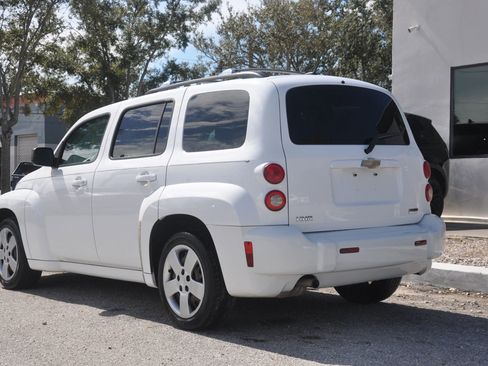 Used 2010 Chevrolet HHR LS image 5
