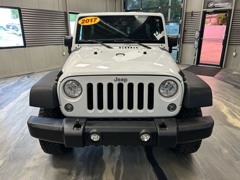Used 2017 Jeep Wrangler Unlimited Rubicon w/ Connectivity Group AWD/4WD image 33