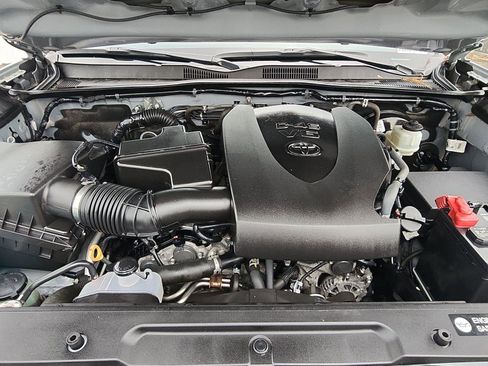 Used 2019 Toyota Tacoma TRD Sport image 11