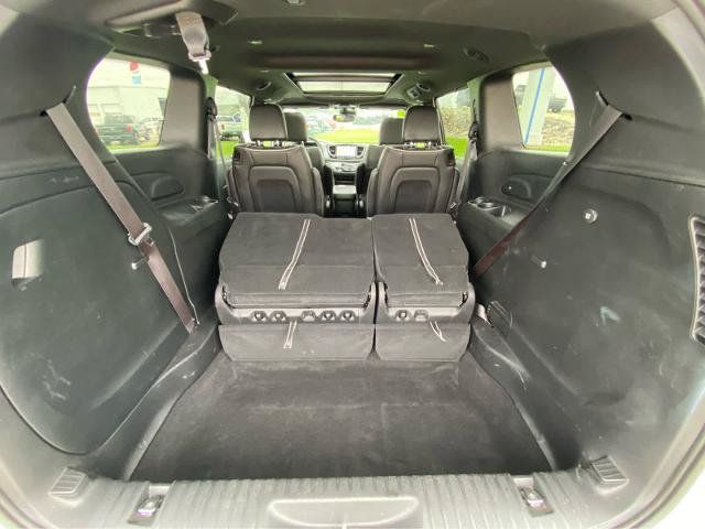 Used 2026 Chrysler Pacifica Limited FWD image 7