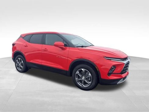 Used 2025 Chevrolet Blazer LT AWD/4WD image 8