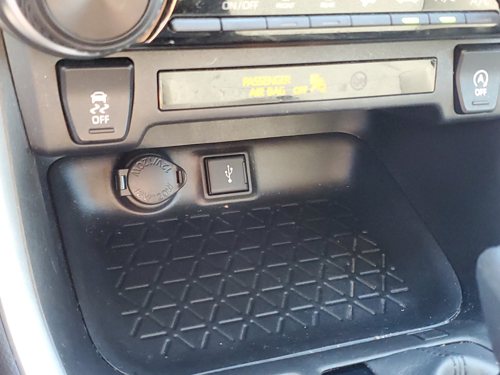 Certified 2021 Toyota RAV4 LE AWD/4WD image 29