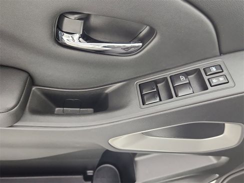 Used 2024 Nissan Frontier SV w/ SV Convenience Package image 9