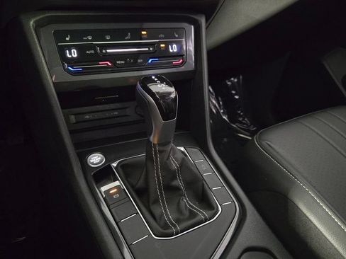 Certified 2024 Volkswagen Tiguan SE w/ Panoramic Sunroof Package FWD image 19