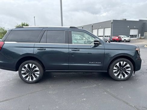 Used 2025 Ford Expedition Platinum w/ Driver's Package AWD/4WD image 8