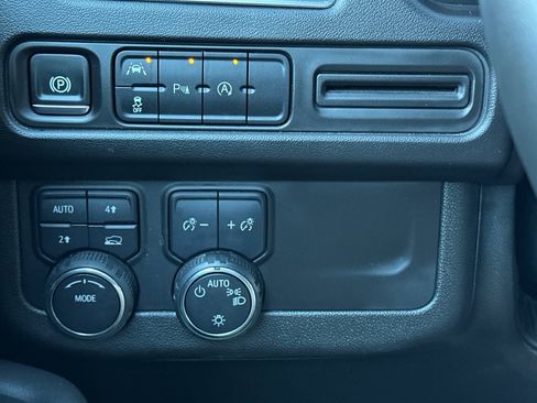 Used 2024 Chevrolet Tahoe LT image 38