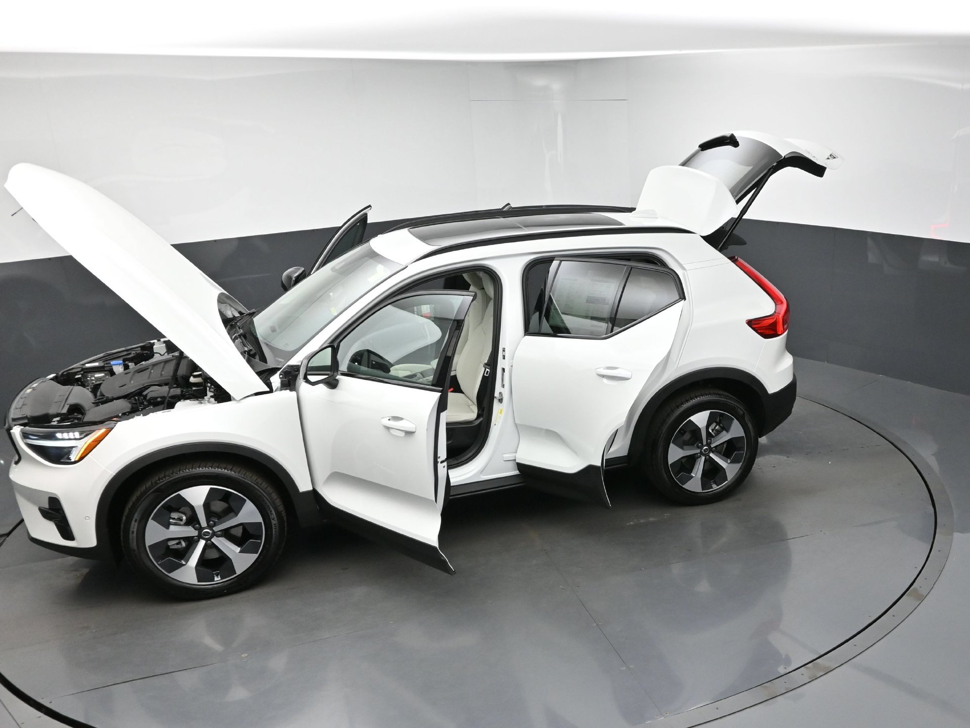 New 2026 Volvo XC40 B4 Plus w/ Protection Package Premier FWD image 50