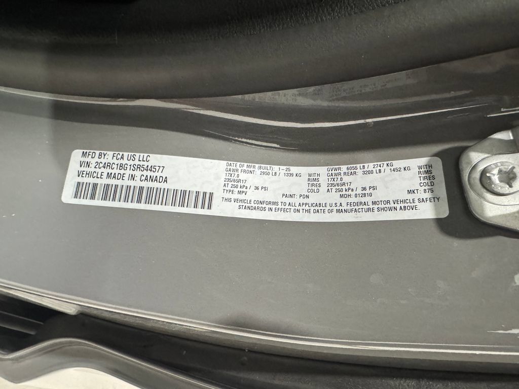 Used 2025 Chrysler Pacifica Select FWD image 41