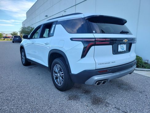 Used 2025 Chevrolet Traverse LT AWD/4WD image 4