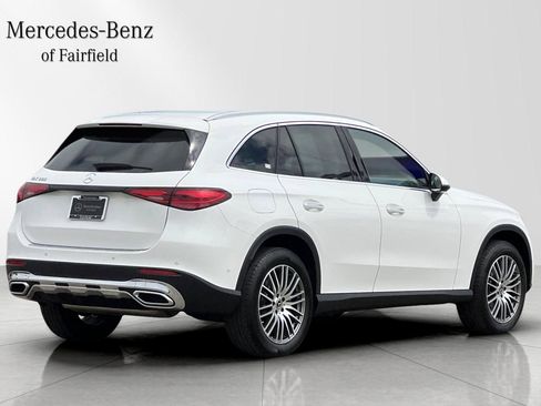 Used 2025 Mercedes-Benz GLC 300 image 2