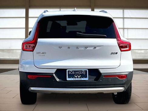Used 2023 Volvo XC40 B5 Plus w/ Driver Assist Package AWD/4WD image 4