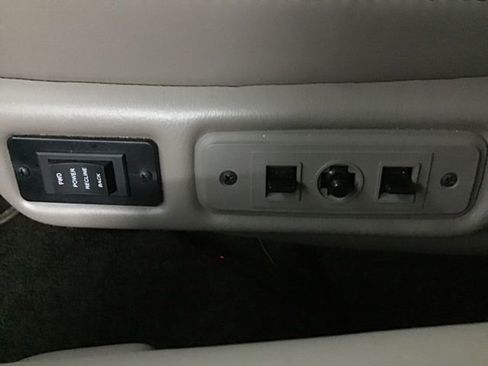 Used 2023 Chevrolet Express 2500 image 27