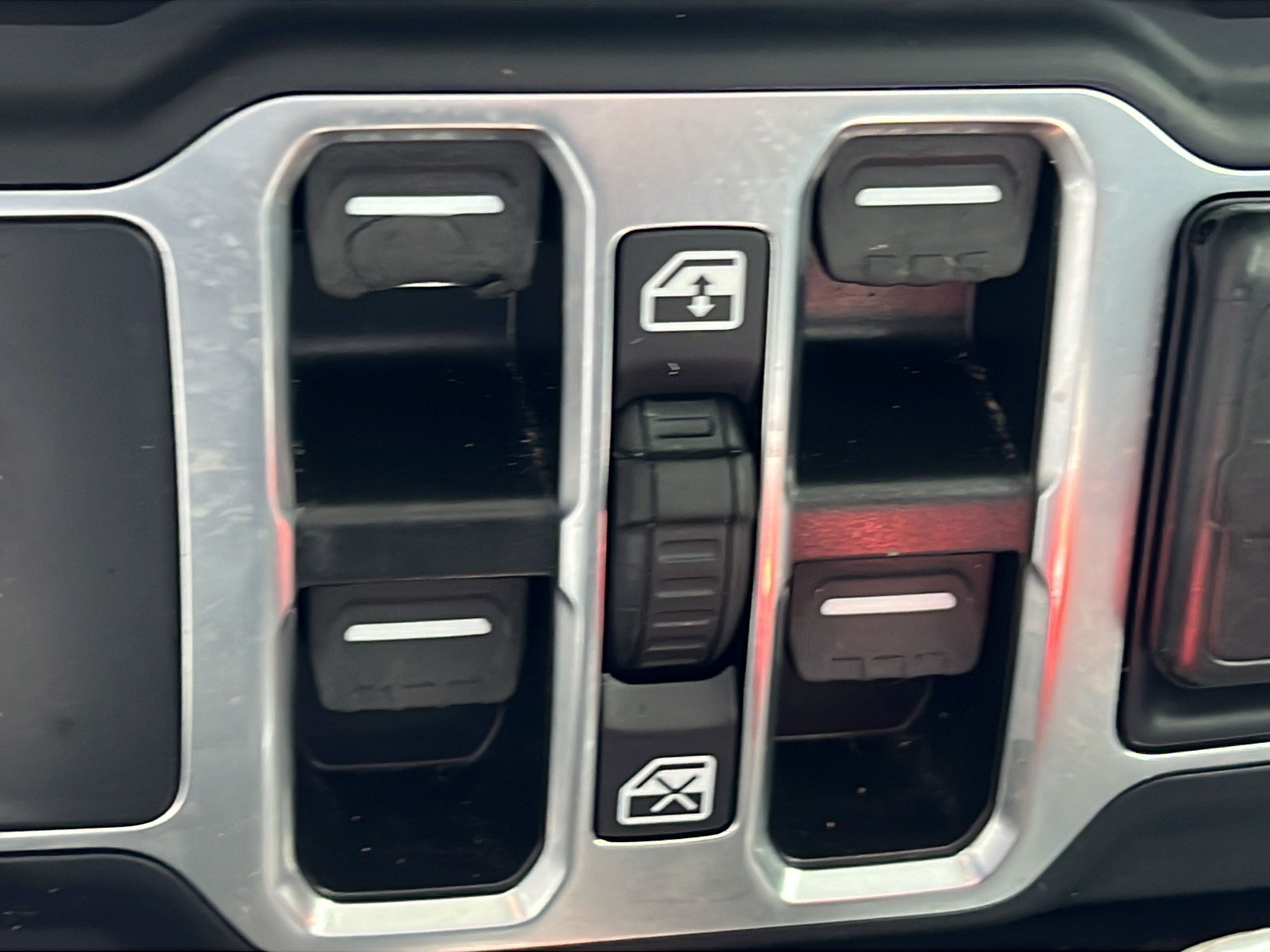 Used 2023 Jeep Gladiator Sport AWD/4WD image 17
