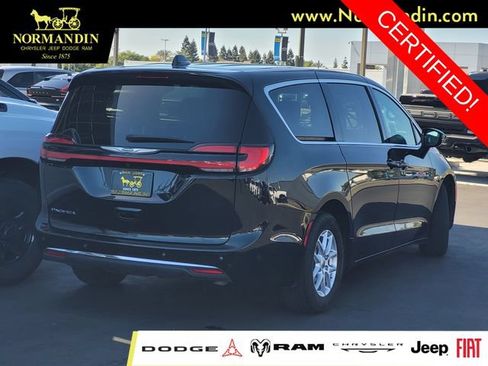 Certified 2025 Chrysler Pacifica Select FWD image 4