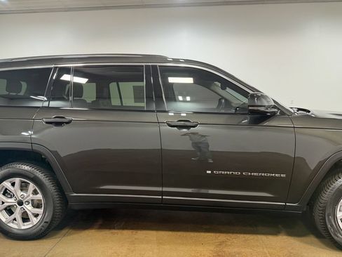 Used 2022 Jeep Grand Cherokee L Limited AWD/4WD image 32
