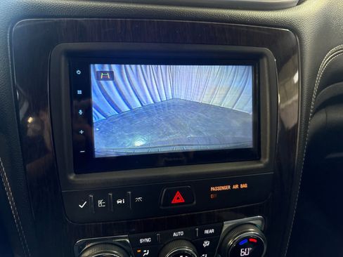 Used 2015 Chevrolet Traverse LT FWD image 28