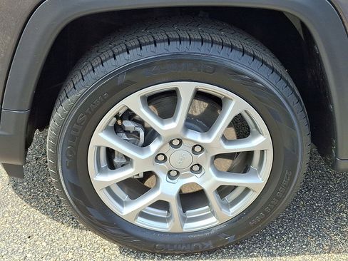 Certified 2024 Jeep Compass Latitude AWD/4WD image 8