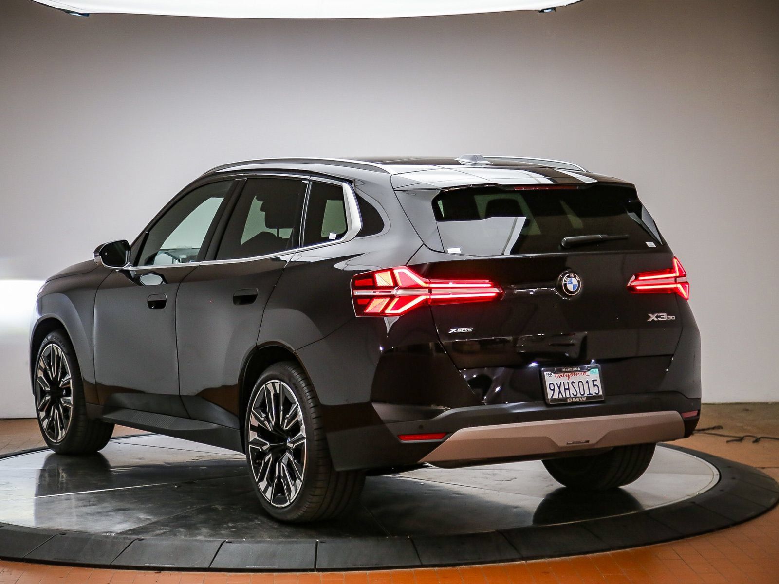 Used 2026 BMW X3 xDrive30i w/ Premium Package AWD/4WD image 2