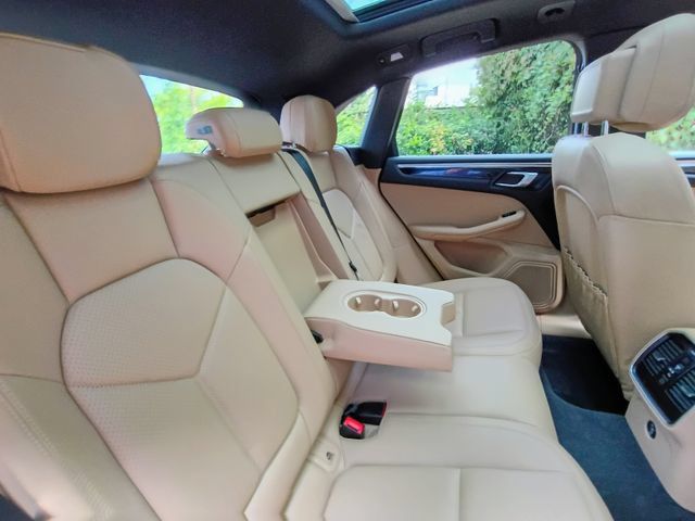 Used 2018 Porsche Macan AWD/4WD image 62