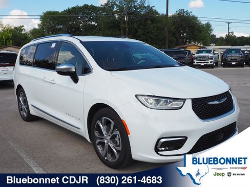 New 2026 Chrysler Pacifica Pinnacle FWD image 4