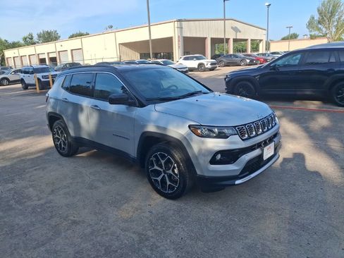 Used 2025 Jeep Compass Limited AWD/4WD image 6