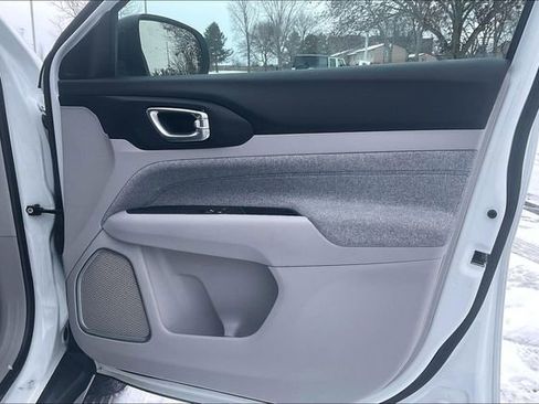 Used 2024 Jeep Compass Latitude image 23