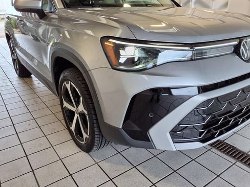 Used 2025 Volkswagen Taos SEL AWD/4WD image 22