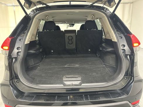 Used 2020 Nissan Rogue SV image 21