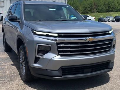 Used 2025 Chevrolet Traverse LT