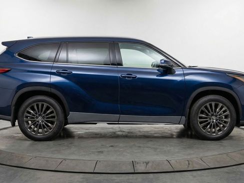 Used 2025 Toyota Highlander XSE image 11