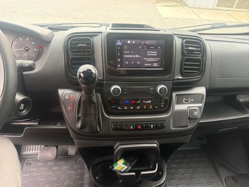 Used 2025 RAM ProMaster 2500 w/ Convenience Group FWD image 12