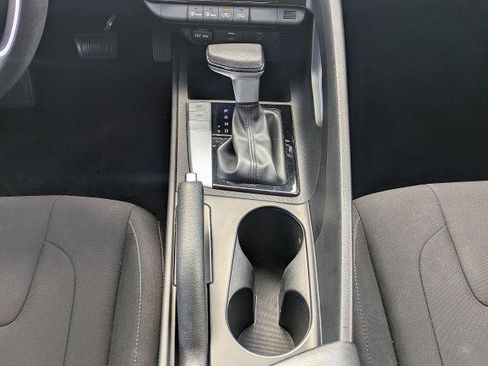 Used 2024 Hyundai Elantra SEL FWD image 18