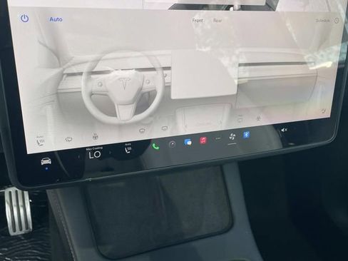 Used 2023 Tesla Model Y Performance image 12