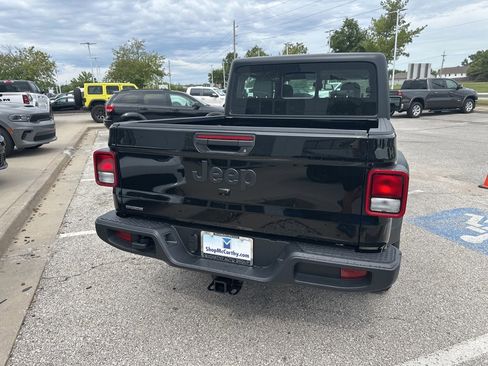 New 2025 Jeep Gladiator Sport image 25