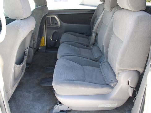 Used 2005 Toyota Sienna LE FWD image 12