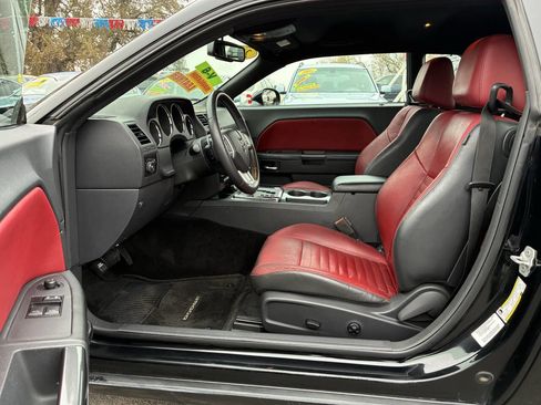 Used 2013 Dodge Challenger SXT image 3