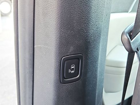 Used 2024 Kia Carnival LX image 30