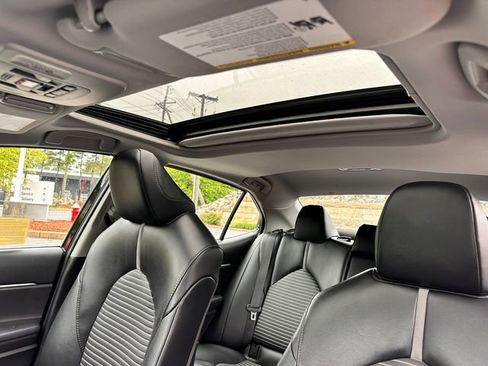 Used 2023 Toyota Camry SE w/ Cold Weather Package FWD image 28