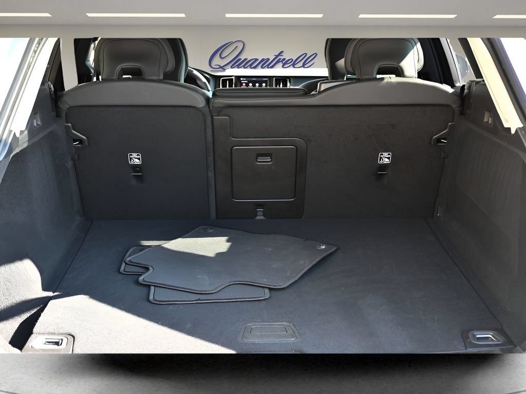 Used 2025 Volvo XC60 B5 Plus AWD/4WD image 23