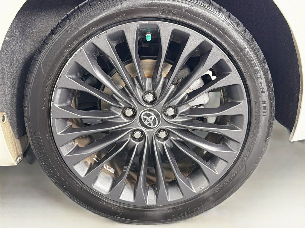 Used 2016 Toyota Avalon Touring FWD image 31