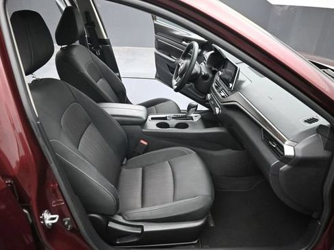 Used 2025 Nissan Altima 2.5 SV FWD image 21