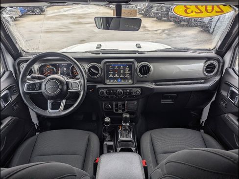 Used 2023 Jeep Wrangler Unlimited Sahara w/ Cold Weather Group AWD/4WD image 25