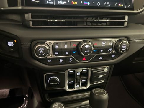 New 2026 Jeep Gladiator Sport image 25