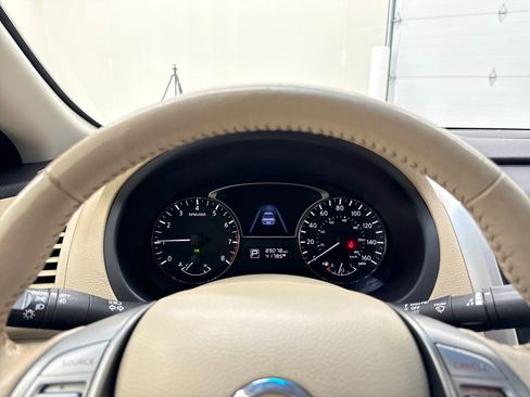 Used 2015 Nissan Altima 2.5 SV w/ Convenience Package FWD image 16